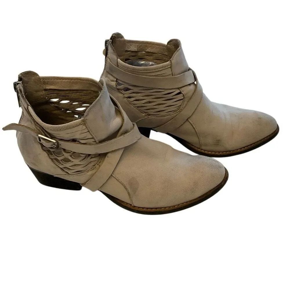 Charles by Charles David York Cut Out Nubbic Booties. 7.